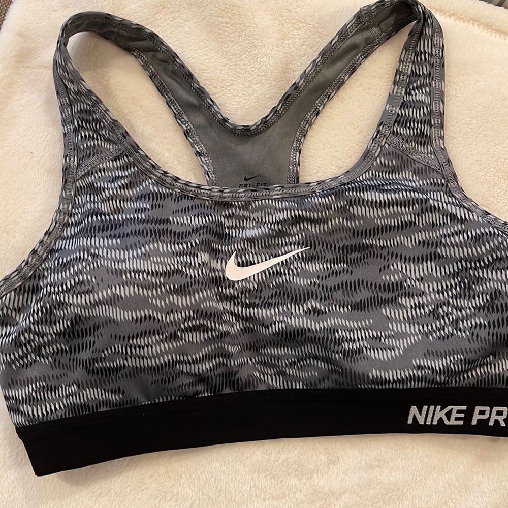 Nike pro sport bra